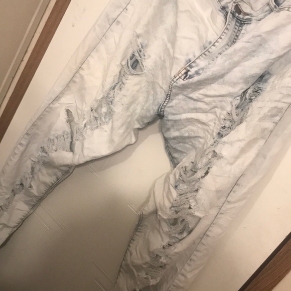 Ripped jeans - Picture 2 of 4